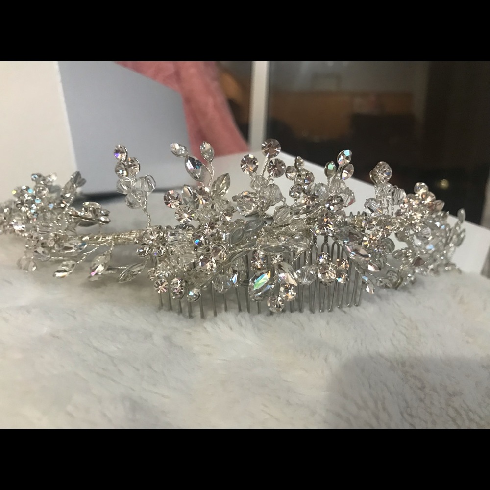 Wedding crystal head piece